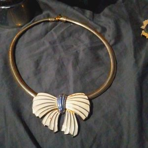 8" Trifari gold/ivory bow necklace